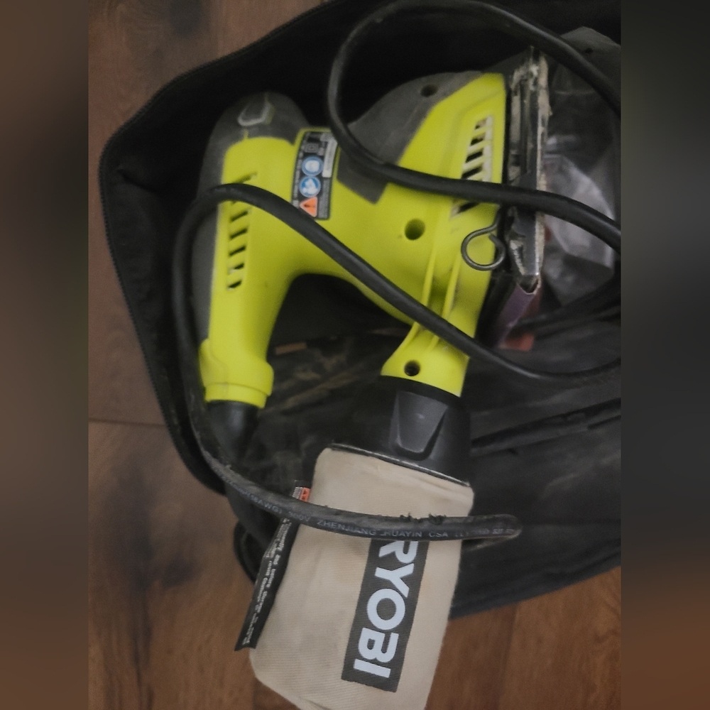 Ryobi 2 Amp Corded 1/4 Sheet Sander - Picture 2 of 5